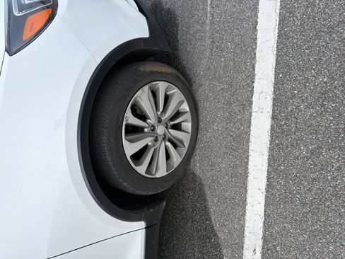 Used 2019 Buick Encore Preferred image 2