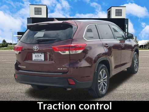 Used 2018 Toyota Highlander XLE image 6