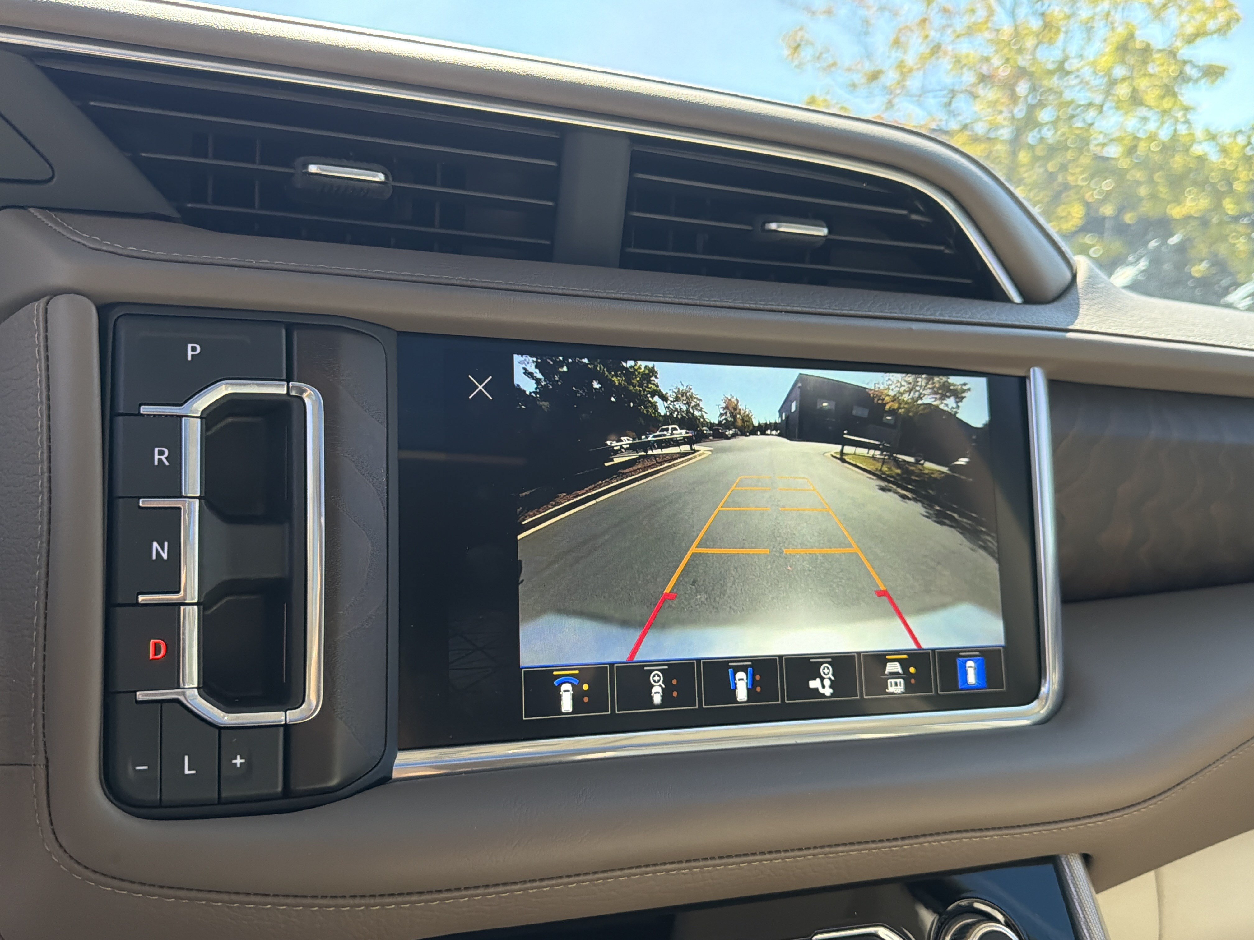 Used 2022 GMC Yukon Denali RWD image 23