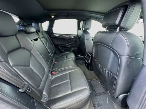 Used 2022 Porsche Macan w/ Premium Package Plus AWD/4WD image 19