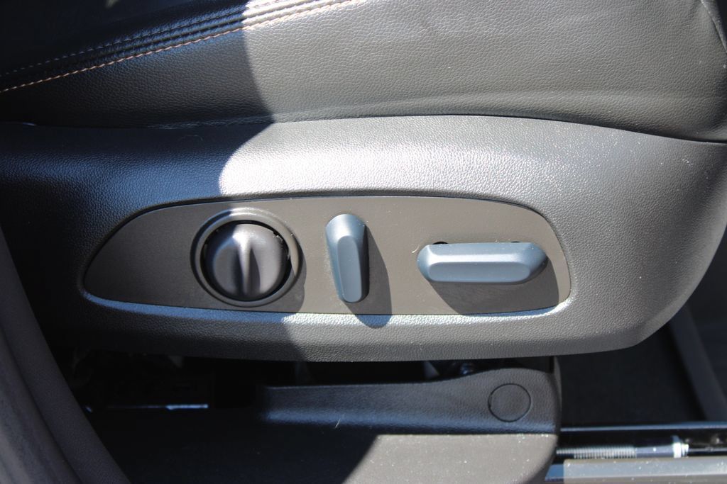 Used 2023 Chevrolet Equinox Premier AWD/4WD image 29
