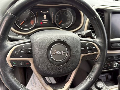 Used 2015 Jeep Cherokee Latitude w/ Comfort/Convenience Group AWD/4WD image 14