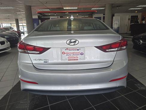 Used 2017 Hyundai Elantra SE image 5