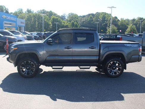 Used 2021 Toyota Tacoma TRD Sport w/ Technology Package AWD/4WD image 5
