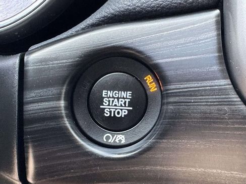 Used 2021 Jeep Grand Cherokee Laredo AWD/4WD image 8