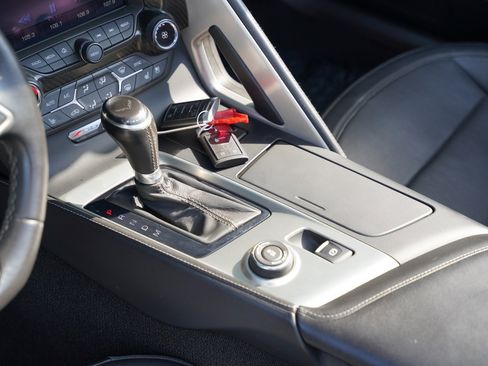 Used 2015 Chevrolet Corvette Z06 w/ 3LZ Preferred Equipment Group image 17