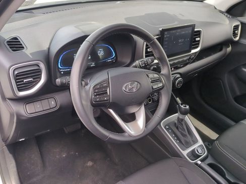 Used 2025 Hyundai Venue SEL FWD image 13
