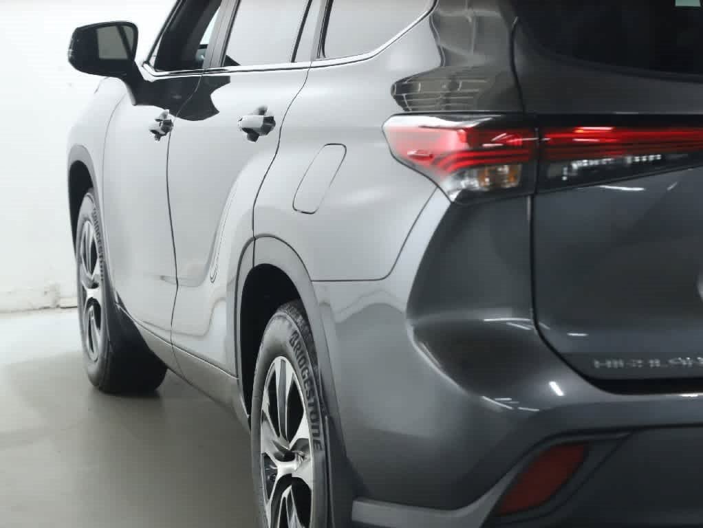 Used 2023 Toyota Highlander XLE FWD image 42