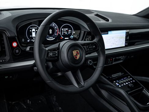 Certified 2025 Porsche Cayenne image 13