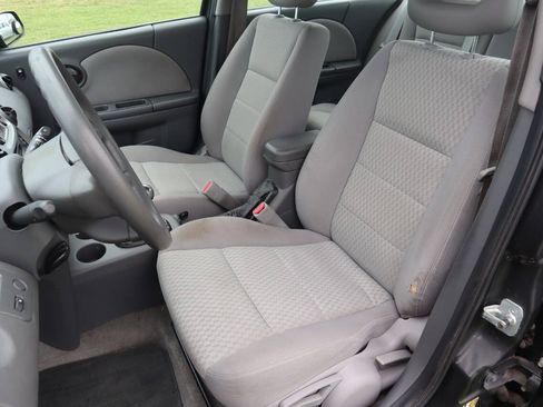Used 2005 Saturn ION Level 2 w/ Power Pkg FWD image 3