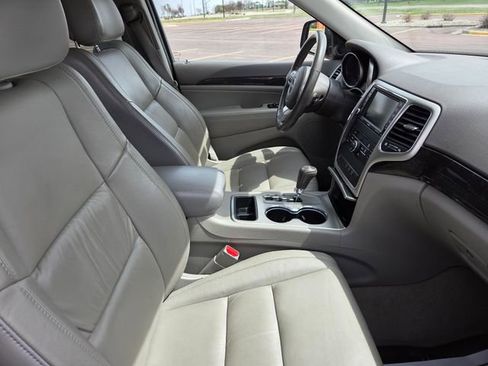 Used 2011 Jeep Grand Cherokee Laredo AWD/4WD image 31