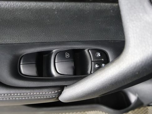 Used 2019 Nissan Rogue S AWD/4WD image 33