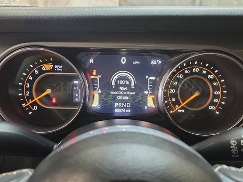 Used 2019 Jeep Wrangler Unlimited Sahara image 28