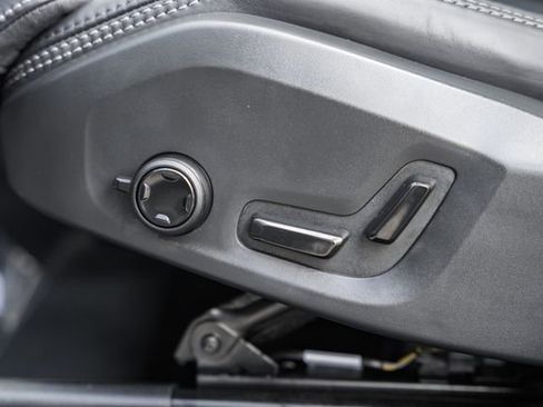 Certified 2024 Volvo XC60 T8 Ultimate w/ Protection Package Premier image 33