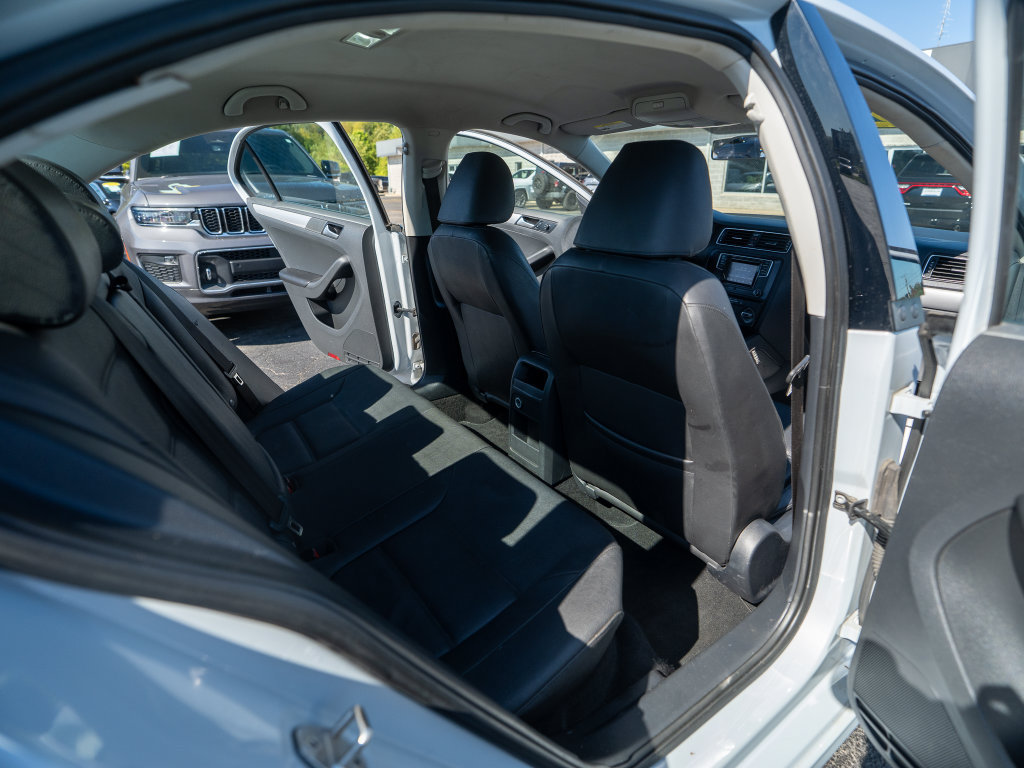 Used 2017 Volkswagen Jetta S w/ Jetta S Cold Weather Package FWD image 14