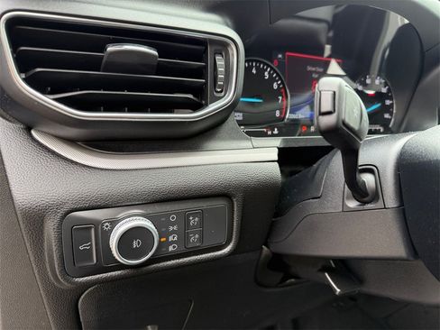 Certified 2022 Ford Explorer XLT w/ Equipment Group 202A image 16