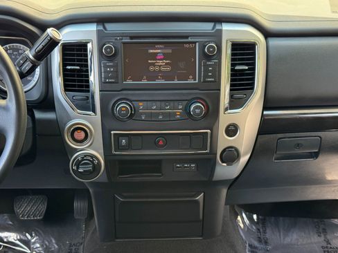 Used 2019 Nissan Titan SV AWD/4WD image 21
