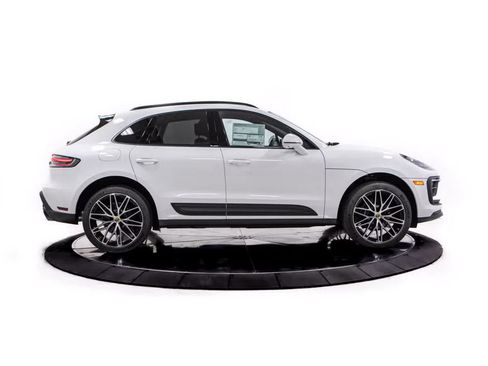 Certified 2026 Porsche Macan AWD/4WD image 8