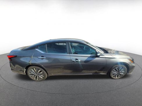 Used 2025 Nissan Altima 2.5 SV image 8