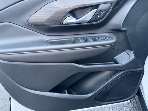 Used 2023 GMC Terrain SLE w/ Driver Convenience Package image 14