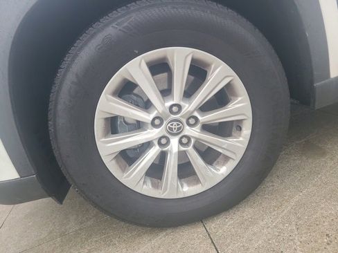 Used 2024 Toyota Grand Highlander XLE image 12