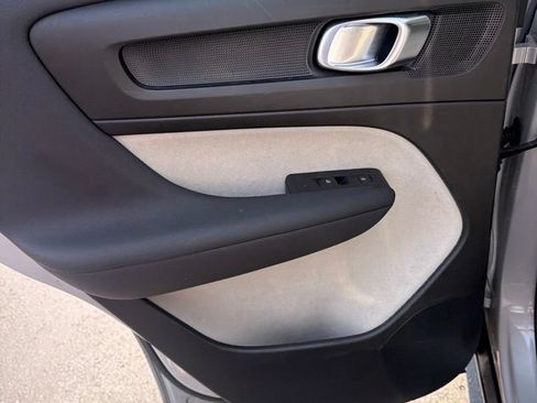 Certified 2024 Volvo XC40 B5 Plus AWD/4WD image 9