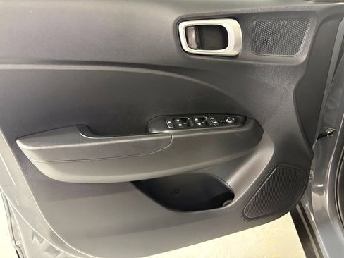 Used 2025 Hyundai Venue SEL FWD image 14