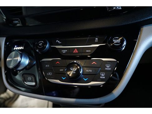 Used 2017 Chrysler Pacifica Touring-L image 22