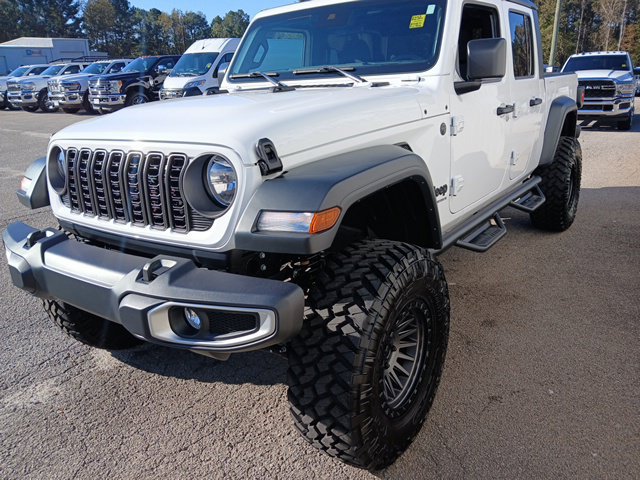Used 2025 Jeep Gladiator Sport AWD/4WD image 11