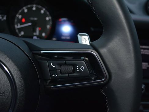 Used 2025 Porsche Macan Turbo image 19