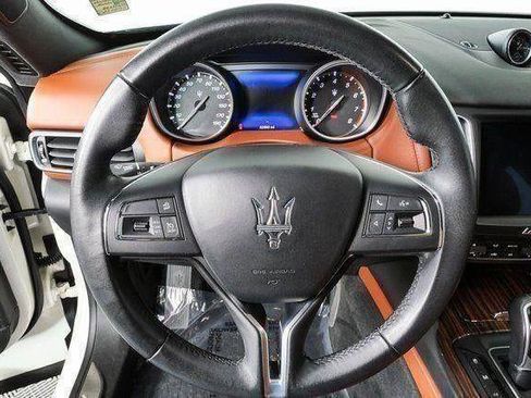 Used 2017 Maserati Levante w/ Luxury Package AWD/4WD image 10