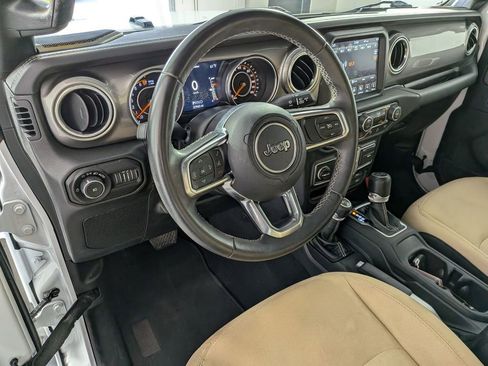 Used 2018 Jeep Wrangler Unlimited Sahara AWD/4WD image 11