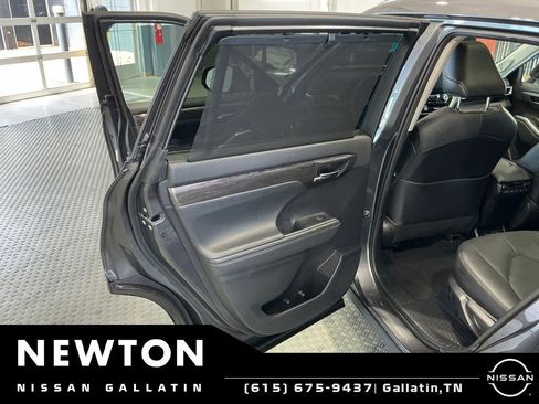 Used 2021 Toyota Highlander Platinum AWD/4WD image 40