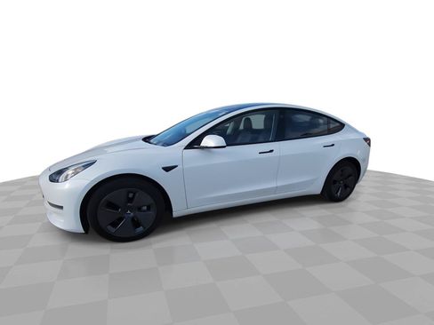 Used 2023 Tesla Model 3 Standard Range RWD image 4