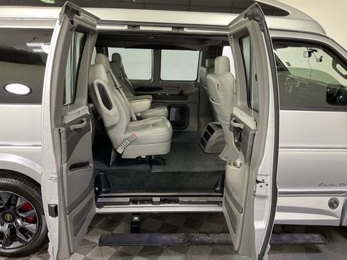 Used 2023 Chevrolet Express 2500 RWD image 28