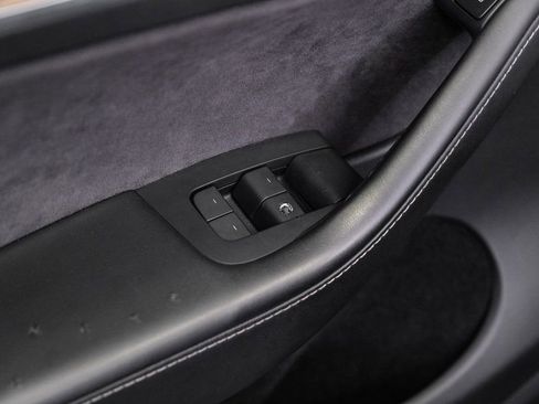 Used 2023 Tesla Model Y Long Range image 46