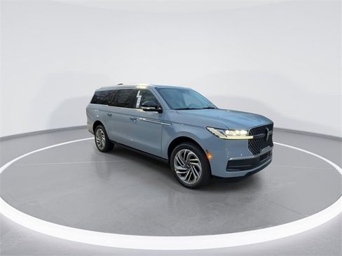 New 2025 Lincoln Navigator L Reserve image 2