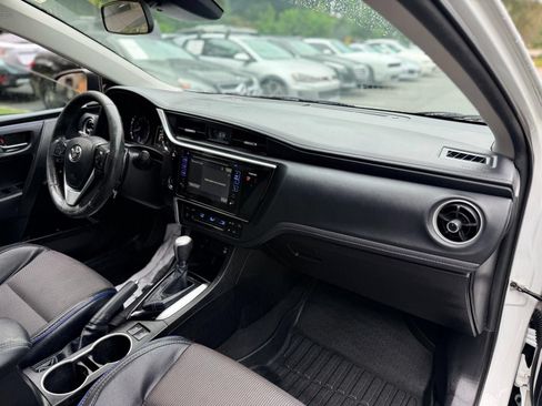 Used 2017 Toyota Corolla SE w/ SE Premium Package FWD image 21