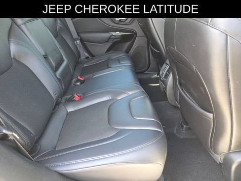 Used 2019 Jeep Cherokee Latitude Plus FWD image 13