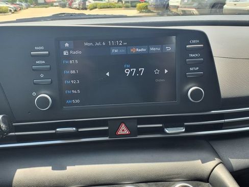 Used 2025 Hyundai Elantra SE FWD image 26