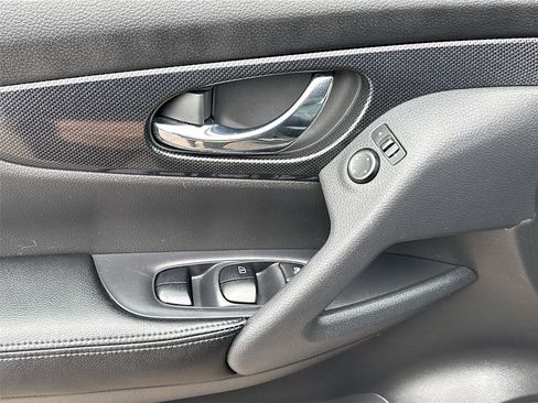 Used 2015 Nissan Rogue SL image 18