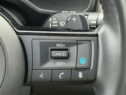 Used 2023 Nissan Rogue SL AWD/4WD image 32