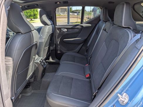 Used 2023 Volvo XC40 Recharge Plus w/ Protection Package Premier AWD/4WD image 11