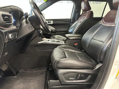 Used 2022 Ford Explorer Platinum w/ Equipment Group 601A image 11