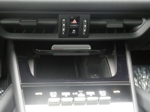 Certified 2025 Porsche Cayenne image 19