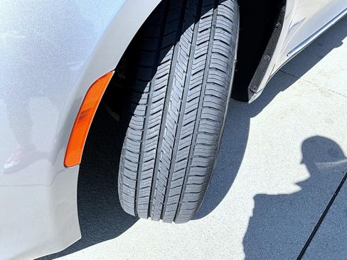 Used 2017 Chrysler Pacifica Touring-L FWD image 26