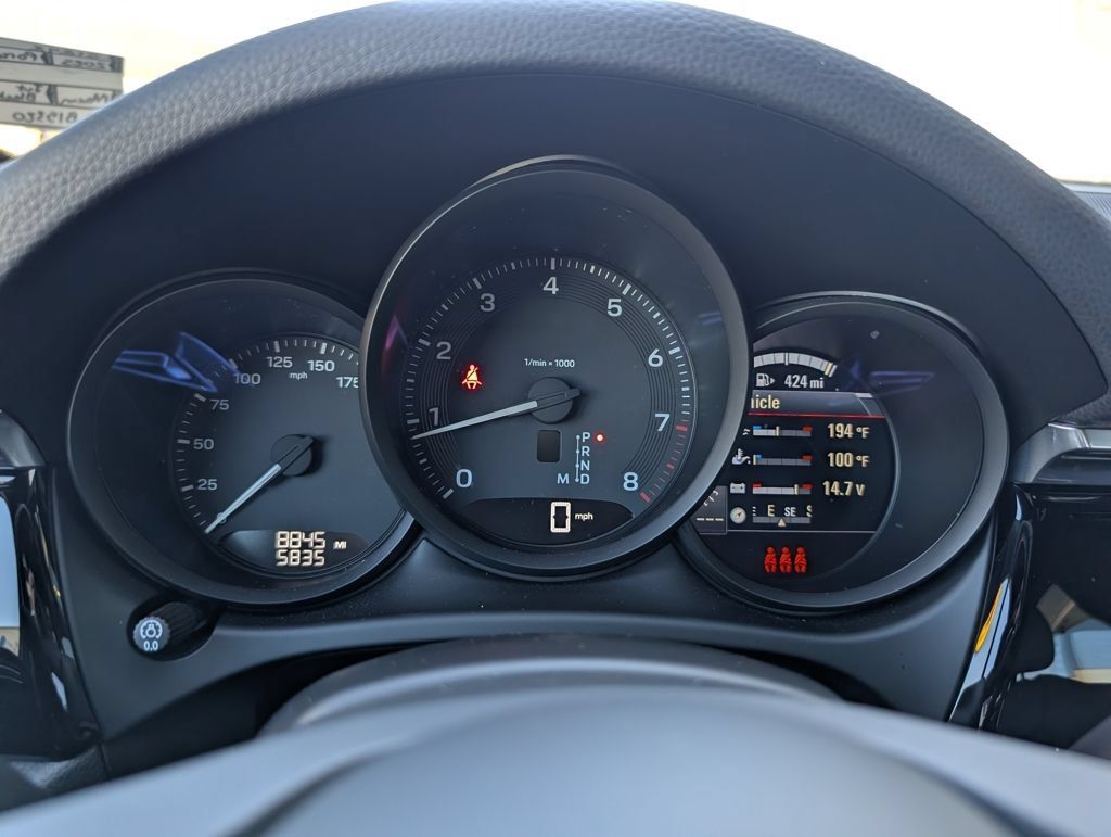 Certified 2025 Porsche Macan AWD/4WD image 12