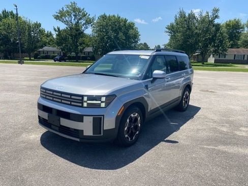 Used 2024 Hyundai Santa Fe SEL image 2