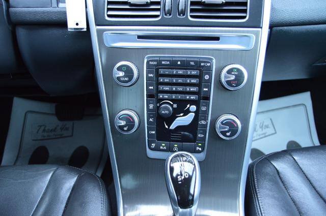 Used 2015 Volvo XC60 T5 Premier w/ Proximity Package FWD image 24