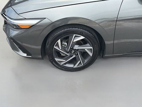 Certified 2025 Hyundai Elantra Sport FWD image 29